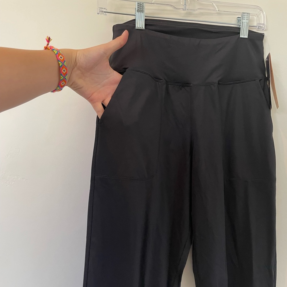 BRAND NEW BLACK WORKOUT LEGGINGS